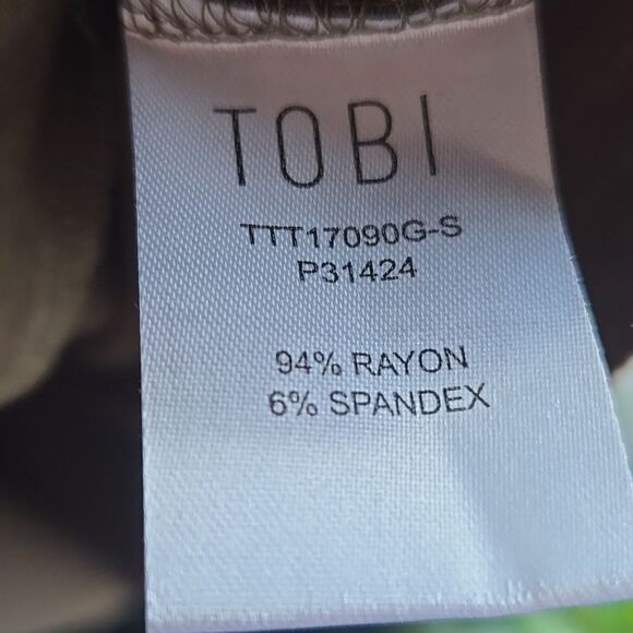 Tobi Shirt w Y Cut Out NWOT - Picture 5 of 5